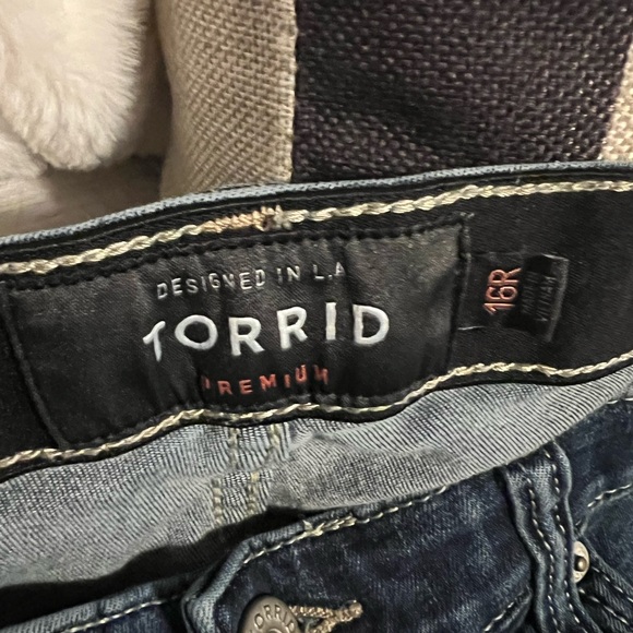 Torrid sky high Skinny Jeans - Picture 3 of 5